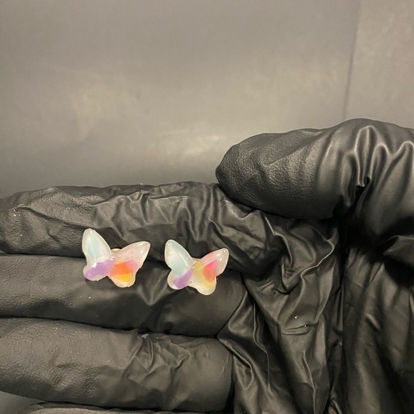 Butterfly post earring - Picture 2 of 3